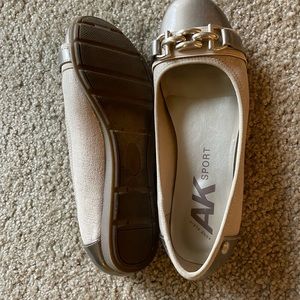 AK shoes gold/neutral flats